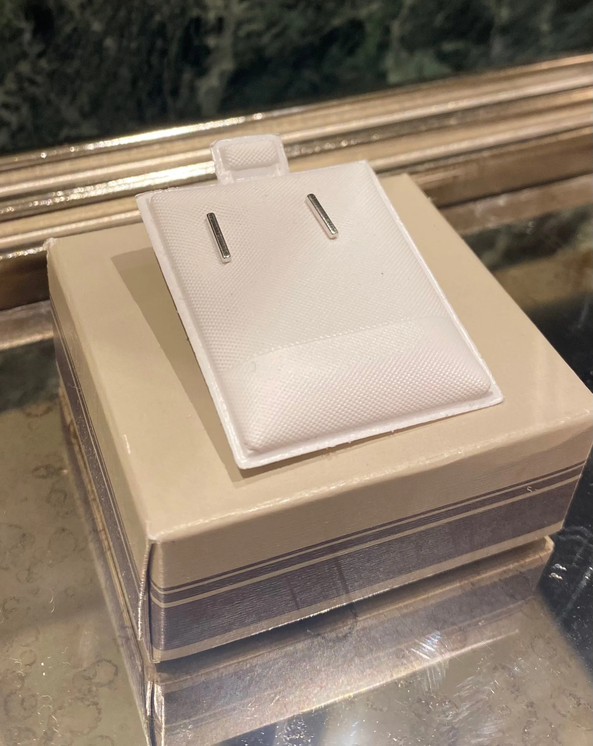Mini Basic Bar Stud