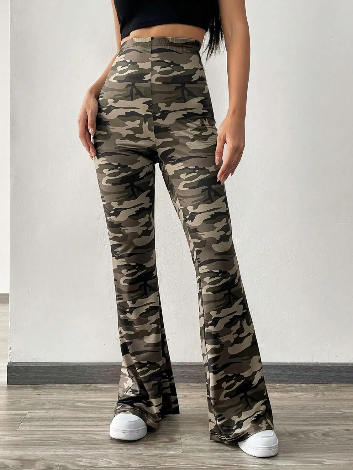 WDIRARA Women's Newspaper Print Flare Wide Leg Elastic Waist Fitted Funky Letter Print Pants