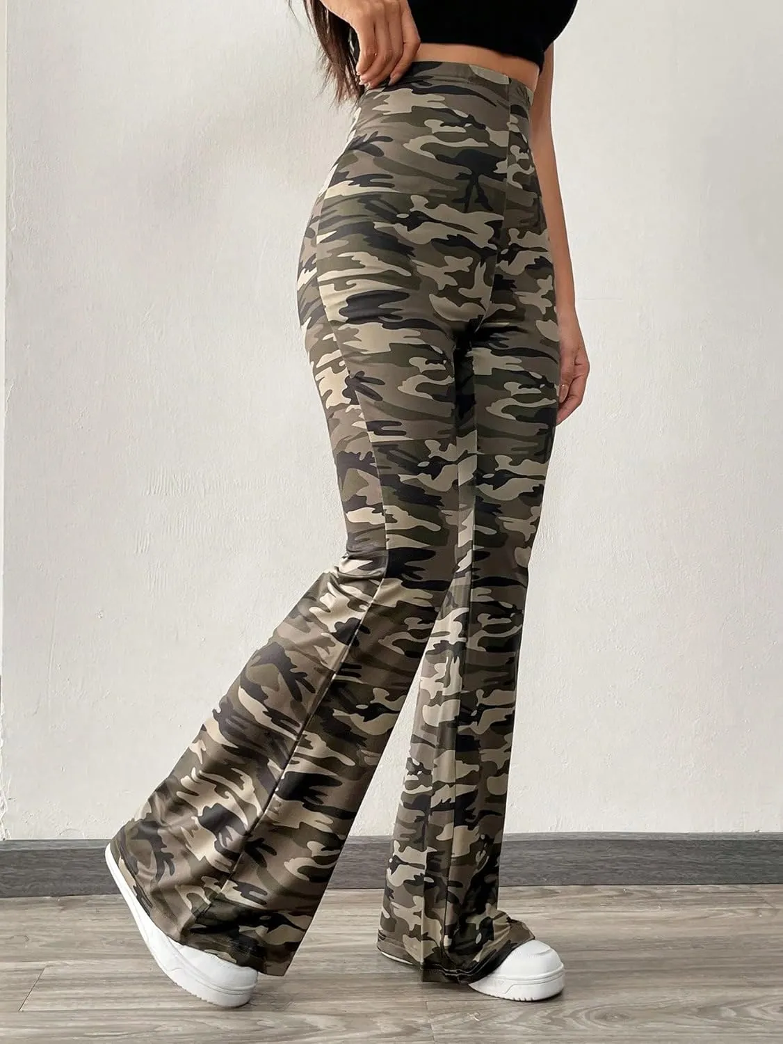 WDIRARA Women's Newspaper Print Flare Wide Leg Elastic Waist Fitted Funky Letter Print Pants